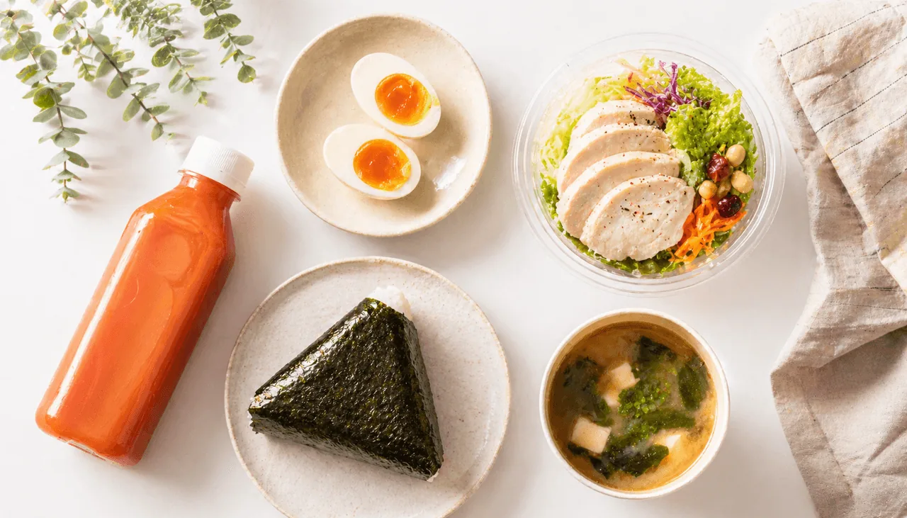 コンビニ飯が続く人へ。管理栄養士が『これだけ買え』と思う組み合わせ